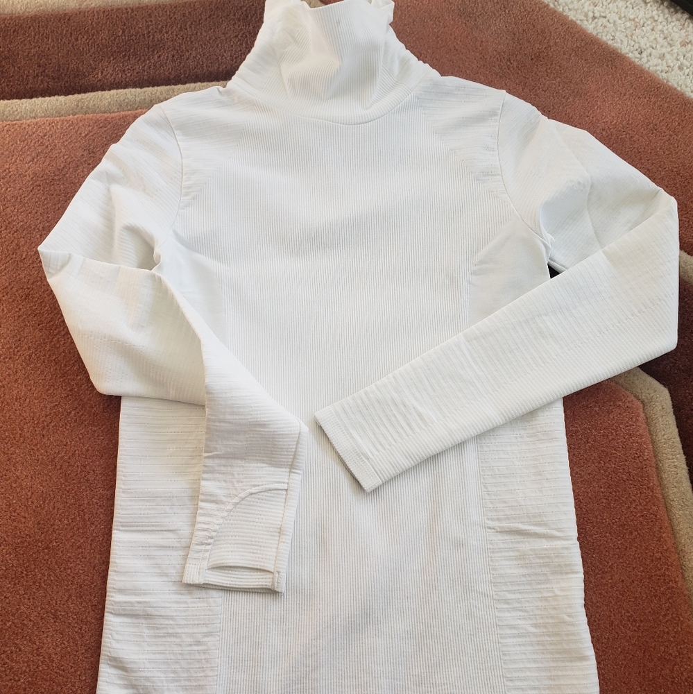 Athleta Swiftly Turtleneck Small - image 1